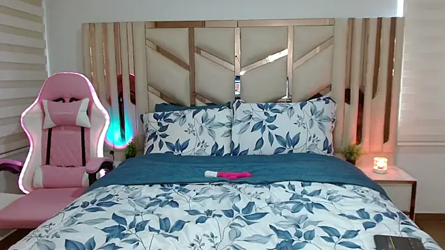 Snapshot of violett_star1 chatting on December 20, 2025, 1:03 pm violett star1 online show from December 20, 2025, 1:03 pm