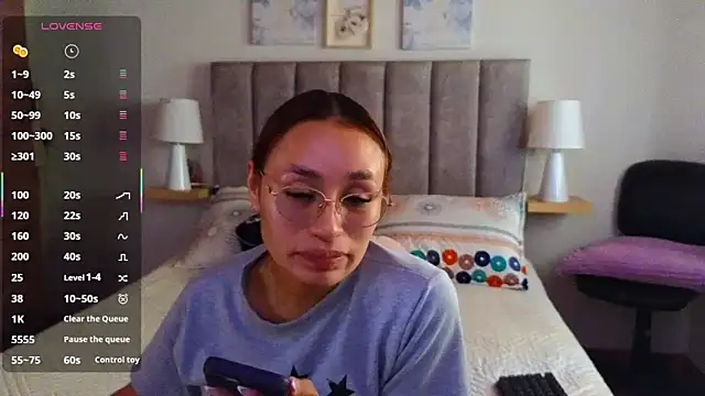 juliana-mancini online show from October 23, 2025, 4:49 pm