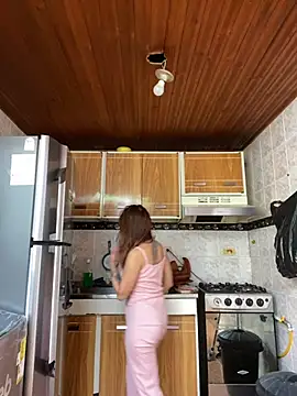 juliana-mancini online show from November 1, 2025, 4:01 pm