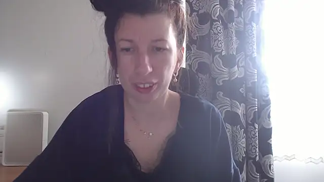 RosieHayes online show from November 26, 2025, 8:36 am