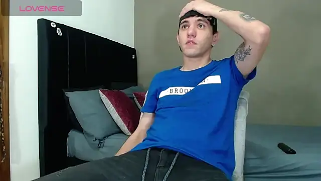 Snapshot of Matteo12_ chatting on February 11, 2026, 4:56 am Matteo12 online show from February 11, 2026, 4:56 am