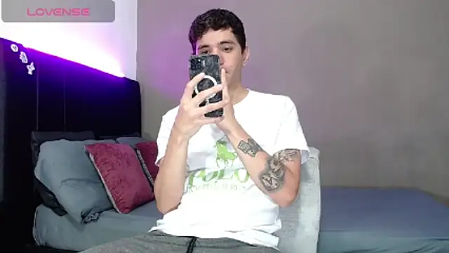 Snapshot of Matteo12_ chatting on February 21, 2026, 3:19 am Matteo12 online show from February 21, 2026, 3:19 am