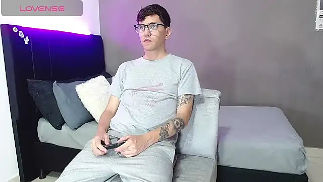 Snapshot of Matteo12_ chatting on March 13, 2026, 5:12 am Matteo12 online show from March 13, 2026, 5:12 am