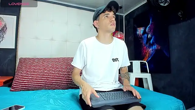 Matteo12  online show from September 12, 2025, 4:12 am