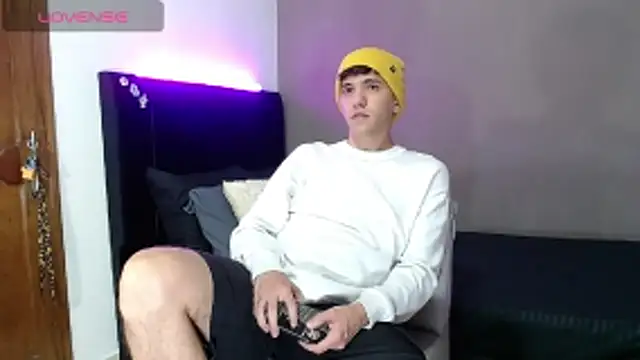 Snapshot of Matteo12_ chatting on March 7, 2026, 2:40 am Matteo12 online show from March 7, 2026, 2:40 am