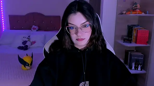 OphelianaRose33 online show from December 20, 2025, 10:45 pm