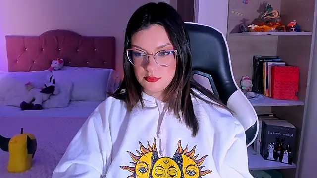 OphelianaRose33 online show from February 22, 2026, 7:37 pm