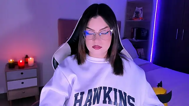 OphelianaRose33 online show from November 29, 2025, 10:10 pm