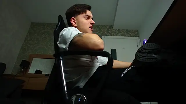 FelixStarkk online show from November 1, 2025, 5:03 am