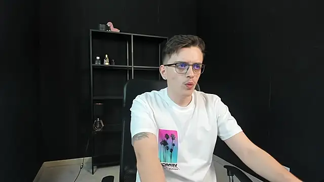 Snapshot of FelixStarkk chatting on May 6, 2026, 4:16 am FelixStarkk online show from May 6, 2026, 4:16 am