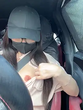 Linh 2004 online show from September 18, 2025, 4:59 am