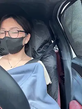 Linh 2004 online show from October 6, 2025, 5:52 am