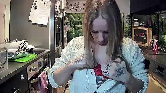 Snapshot of SexyMilf_37 chatting on November 17, 2025, 9:19 pm SexyMilf 37 online show from November 17, 2025, 9:19 pm