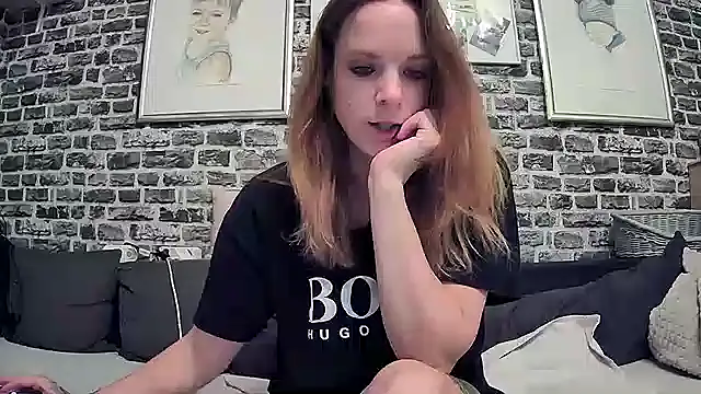 Snapshot of SexyMilf_37 chatting on September 28, 2025, 7:43 pm SexyMilf 37 online show from September 28, 2025, 7:43 pm