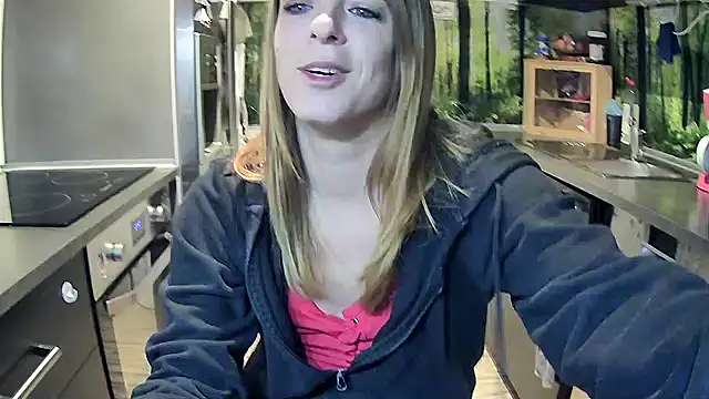 Snapshot of SexyMilf_37 chatting on September 24, 2025, 7:42 pm SexyMilf 37 online show from September 24, 2025, 7:42 pm