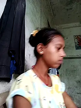 Saniye-143 online show from September 12, 2025, 4:34 am