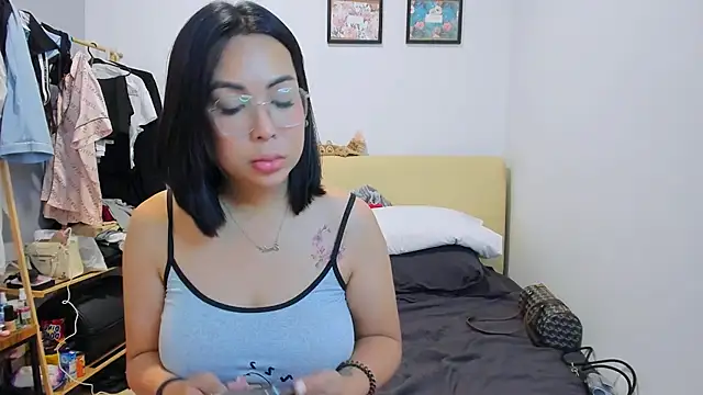 Rainy Ren online show from October 18, 2025, 5:48 pm