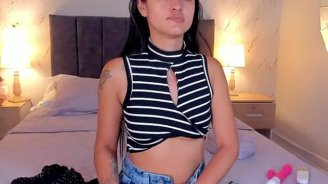 Emilly Beaumont online show from June 25, 2026, 12:43 pm