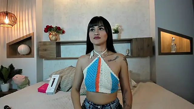 Emilly Beaumont online show from November 19, 2025, 12:16 pm