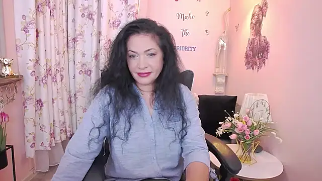 Snapshot of MyLovOne chatting on May 31, 2026, 8:42 am MyLovOne online show from May 31, 2026, 8:42 am