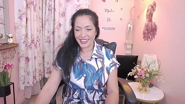 Snapshot of MyLovOne chatting on June 17, 2026, 11:31 am MyLovOne online show from June 17, 2026, 11:31 am