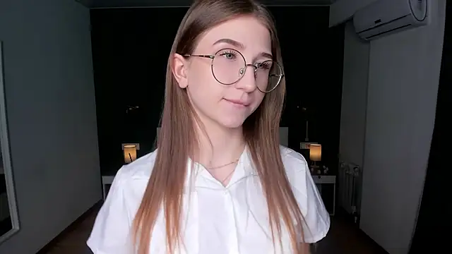 Snapshot of EditaBand chatting on February 10, 2026, 7:24 pm EditaBand online show from February 10, 2026, 7:24 pm