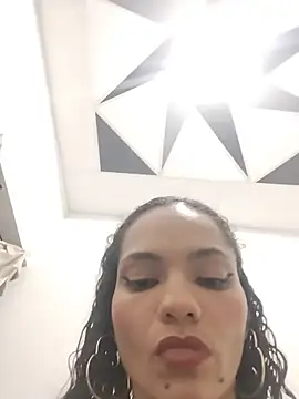 Karen Ariass online show from June 12, 2026, 1:36 am