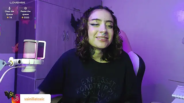 vainilla doll online show from December 3, 2025, 11:14 pm