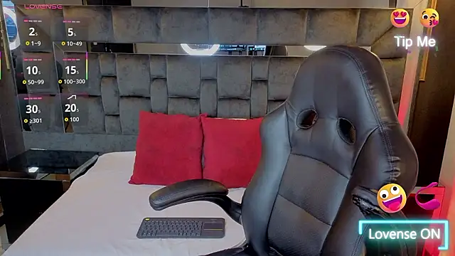 Aniajoness  online show from March 4, 2026, 3:58 am