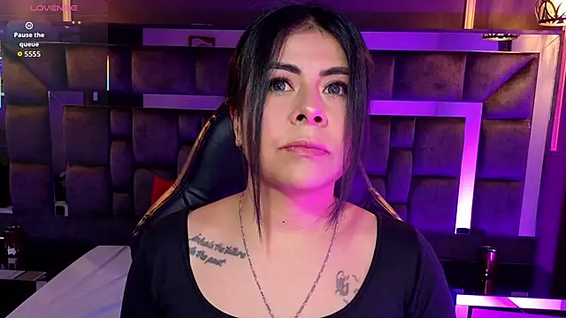 Aniajoness  online show from November 5, 2025, 2:58 am