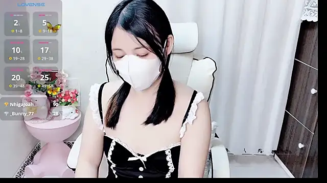 phuongnhi  online show from April 25, 2026, 1:41 pm