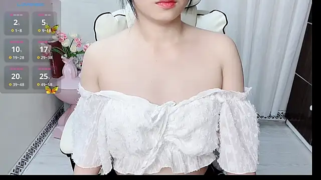 phuongnhi  online show from May 5, 2026, 4:04 am