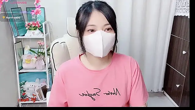 phuongnhi  online show from June 14, 2026, 11:44 am