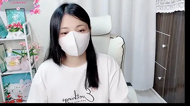 phuongnhi  online show from June 11, 2026, 12:02 pm