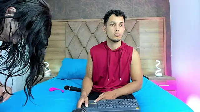EimyAndMaxi online show from April 22, 2026, 8:15 pm