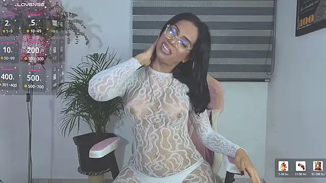 Snapshot of Queen_Morena chatting on July 15, 2026, 1:56 am Queen Morena online show from July 15, 2026, 1:56 am