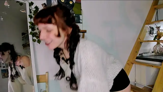 LeelooYolo online show from May 6, 2026, 10:58 pm