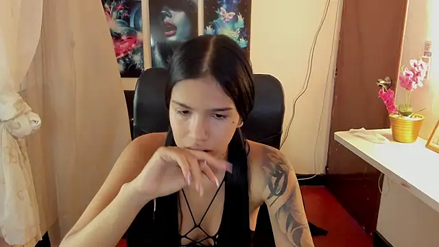 valeria-duarte online show from November 14, 2025, 10:35 pm