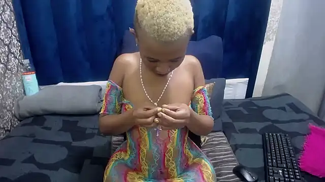 GoldenBigAssCurvy online show from September 18, 2025, 9:18 pm