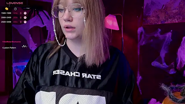 Morvelyn online show from October 28, 2025, 5:23 pm