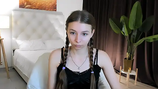 JulieDaniel online show from September 17, 2025, 4:14 am