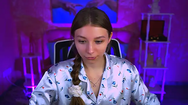 JulieDaniel online show from September 22, 2025, 8:20 am