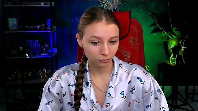 JulieDaniel online show from April 30, 2026, 4:19 am
