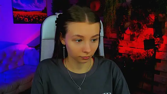 JulieDaniel online show from September 18, 2025, 4:26 am