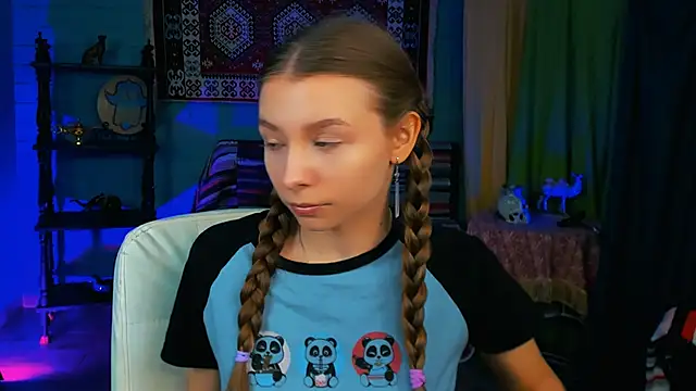 JulieDaniel online show from September 15, 2025, 4:13 am