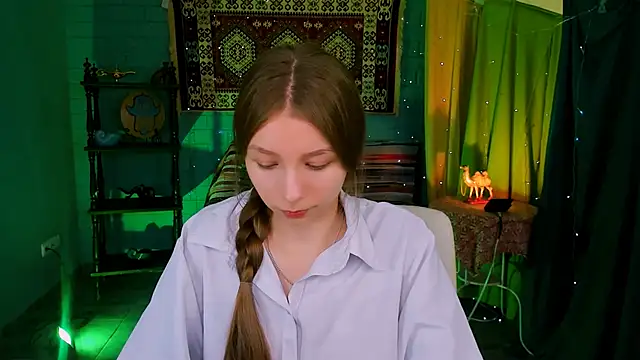 JulieDaniel online show from May 28, 2026, 4:20 am