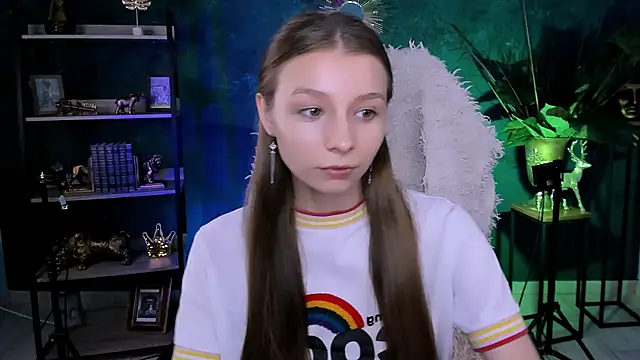 JulieDaniel online show from June 15, 2026, 4:23 am