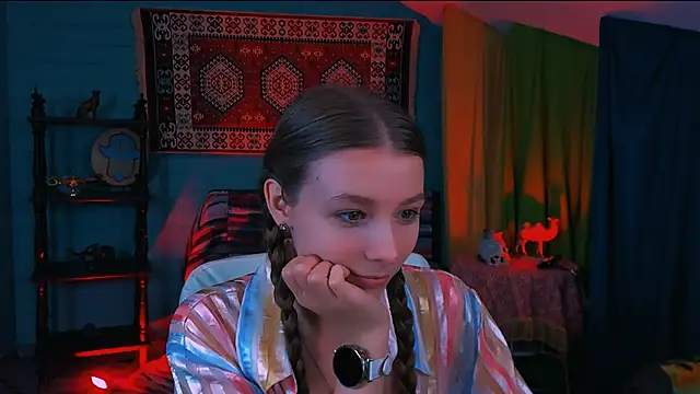 JulieDaniel online show from September 23, 2025, 4:19 am