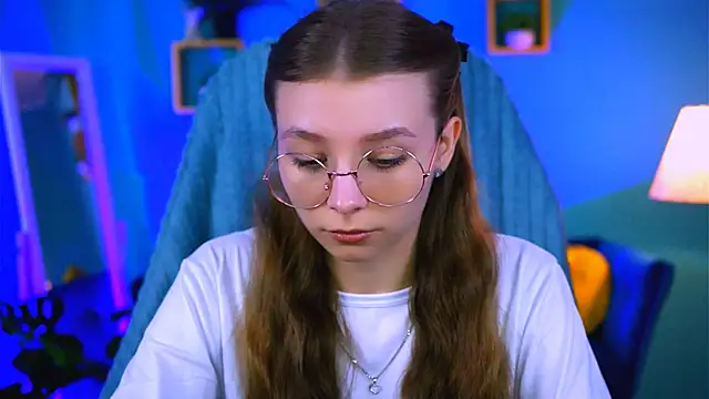 JulieDaniel online show from September 30, 2025, 9:04 am