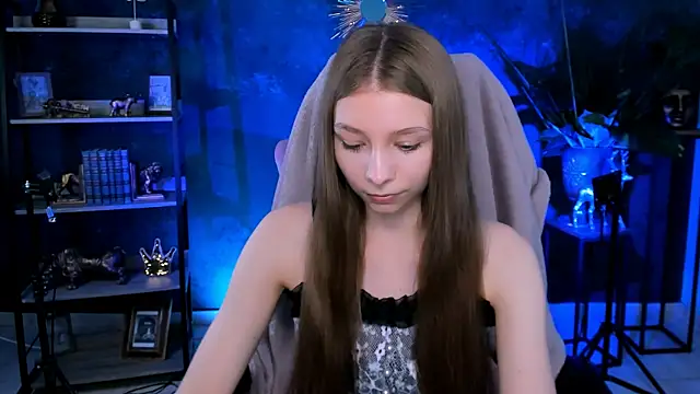 JulieDaniel online show from June 18, 2026, 4:11 am